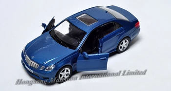1:36 Masto Licenciją Diecast Metalų Lydinio, Surinkimo sportinio Automobilio Modelis TheMercedes-Benz E63 AMG Traukti Atgal, Žaislai, Transporto priemonės