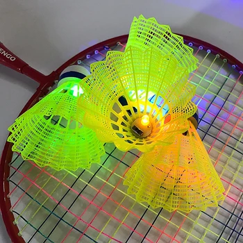 4Pcs Pack LED Šviesos Badmintono Naujoviškas tamsią Naktį Švyti Apšvietimo Shuttlecock Ra