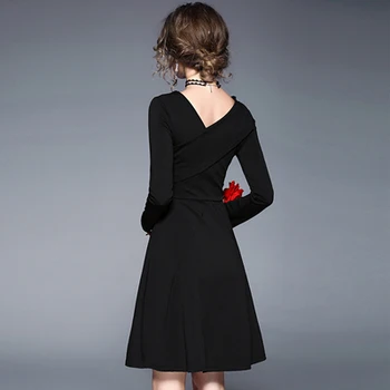 Aukštos kokybės rudenį, pavasarį Retro Hepburn stiliaus V-kaklo, ilgomis rankovėmis streetwear prekės ženklo moterys moterys Juoda suknelė nuožulnios pečių