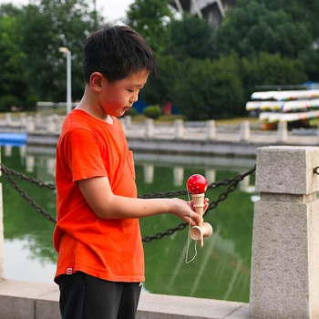 Juokinga, Japonijos Tradicinių Kendamas Kamuoliu Žongliravimo Kamuolį