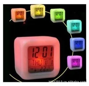 Karšto pardavimui, 7 Spalvų LED Keitimas Skaitmeninis Laikrodis-Žadintuvas Stalas Skaitmeninio Signalo Termometras Naktį Žėrintis Kubo LCD Laikrodis Namų Dekoro TSLM1