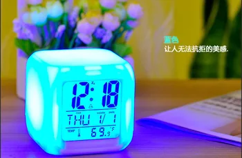 Karšto pardavimui, 7 Spalvų LED Keitimas Skaitmeninis Laikrodis-Žadintuvas Stalas Skaitmeninio Signalo Termometras Naktį Žėrintis Kubo LCD Laikrodis Namų Dekoro TSLM1