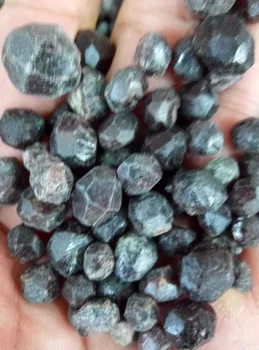 Natūralių kristalų granatas akmuo kristalas mažų dalelių, Vyno raudonos, 100 g
