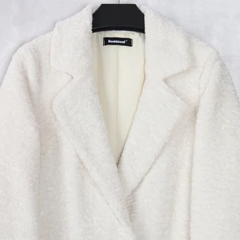 Nerazzurri Žiemos baltos ilgai dirbtiniais kailių paltai moterims ilgomis rankovėmis atvartas kišenės Minkštos šviesos elegantiškas, šiltas karakul kailinius moterims