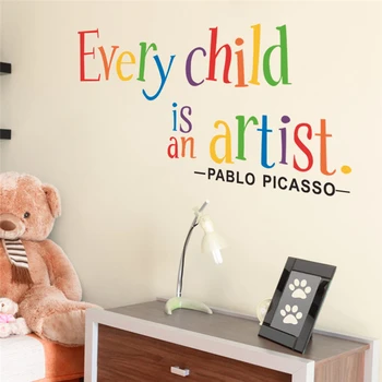 Spalvinga kiekvienas vaikas yra menininkas raidžių sienų lipdukai vaikams kambariai namų dekoro animacinių filmų sienos lipdukai pvc jam prilygintą išsilavinimą meno 